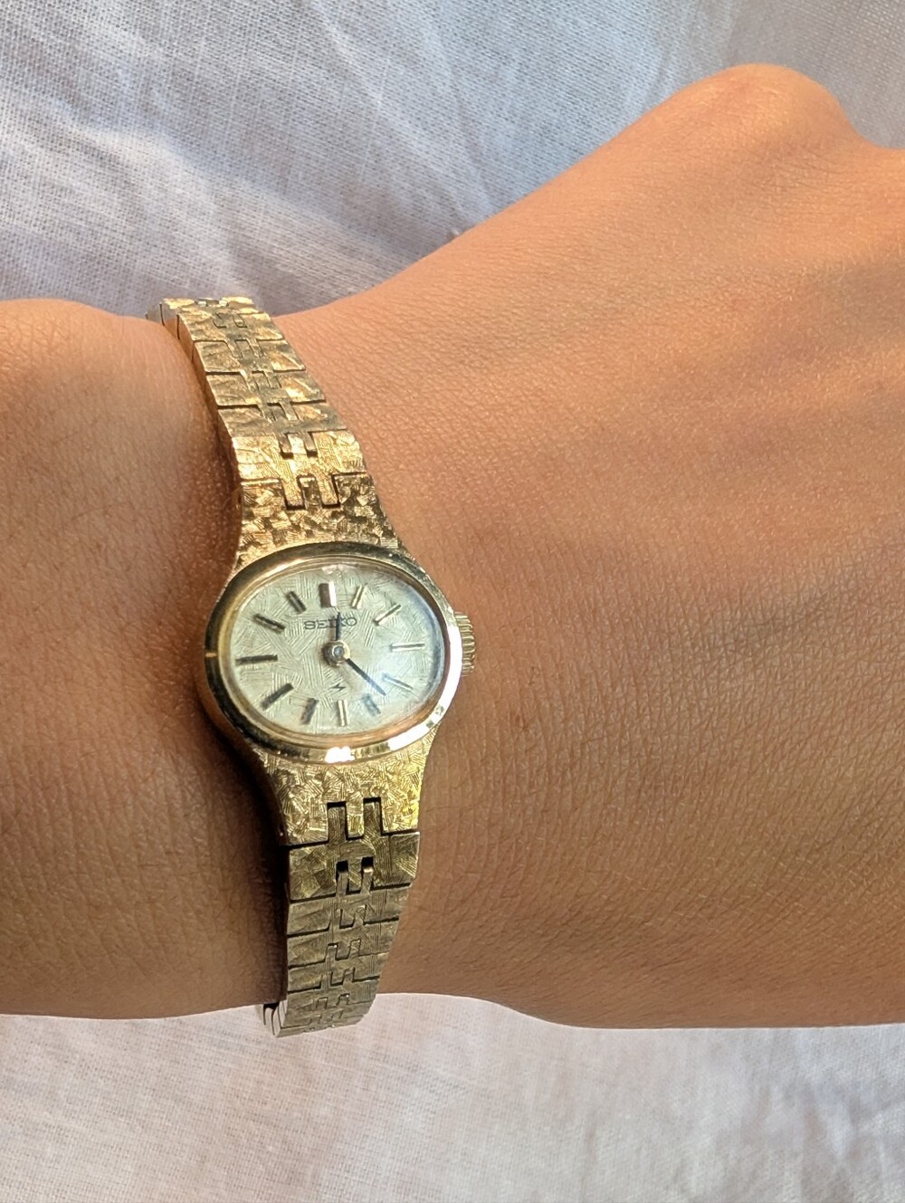 Vintage 1976 Seiko 11-7610 Manual Wind Watch Gold Tone Bark Textured Cocktail